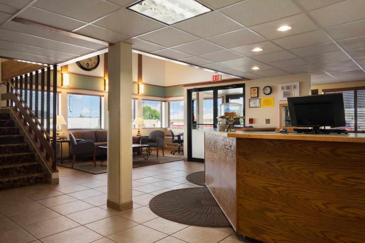Hotel Super 8 By Wyndham Columbus Esterno foto