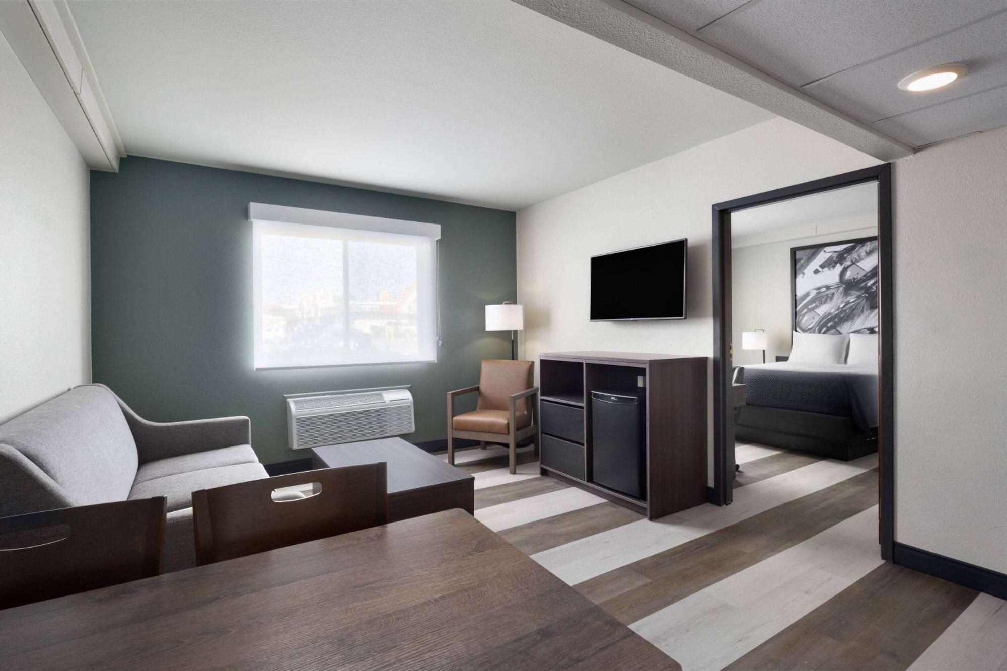 Hotel Super 8 By Wyndham Columbus Esterno foto